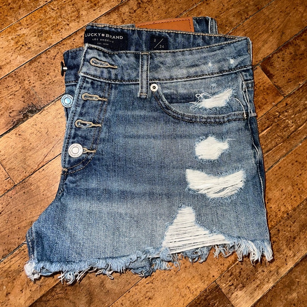 Brand new without tags Luckybrand shorts 🍀